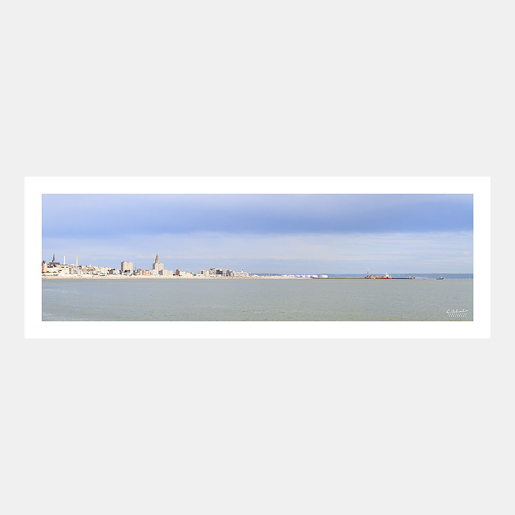 Poster photo 2731 Le port et la ville du Havre depuis la mer, design avec marge blanche.