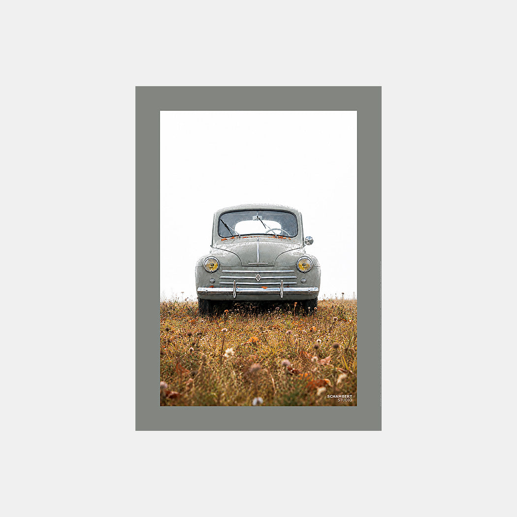 4 CV – Automne | Affiche auto vintage sous la pluie - Design avec marge couleur.
