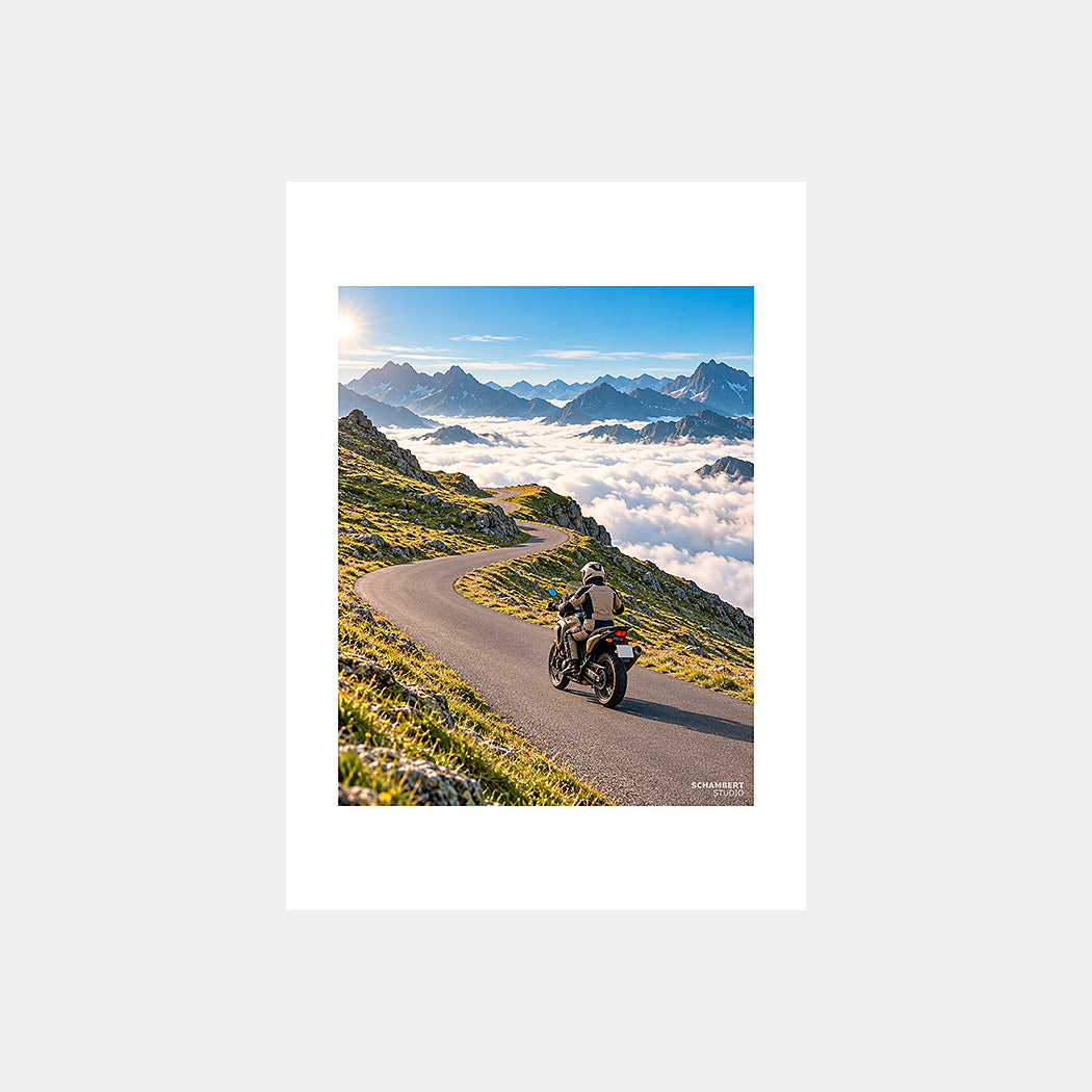 Pyrénées | Affiche moto Au-dessus des nuages Haute-Pyrénées - Design sans légende.