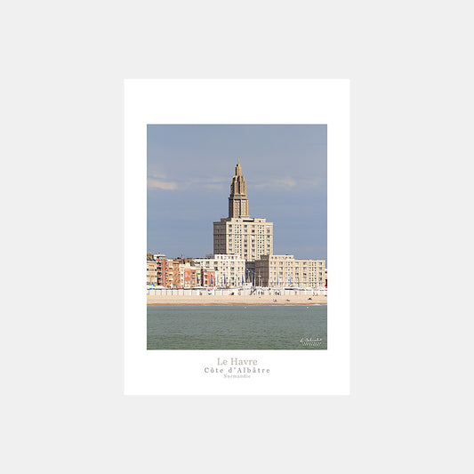 Poster photo 2726 Les immeubles du Havre depuis la mer en été, design avec marge blanche et légende.