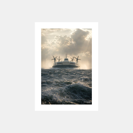 Dernier voyage | Affiche aéroglisseur Géants de la Manche - Design avec marge blanche.