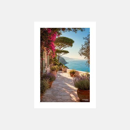Sunlit Terrace | Affiche Art de vivre Mediterranean Riviera - Design avec marge blanche.