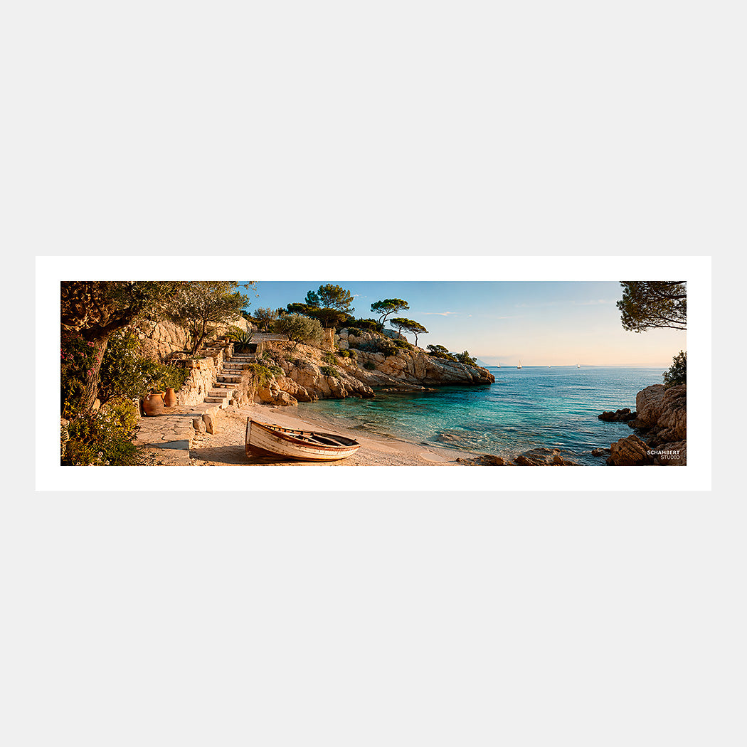 Secret cove | Affiche Art de vivre Mediterranean Riviera - Design avec marge blanche.