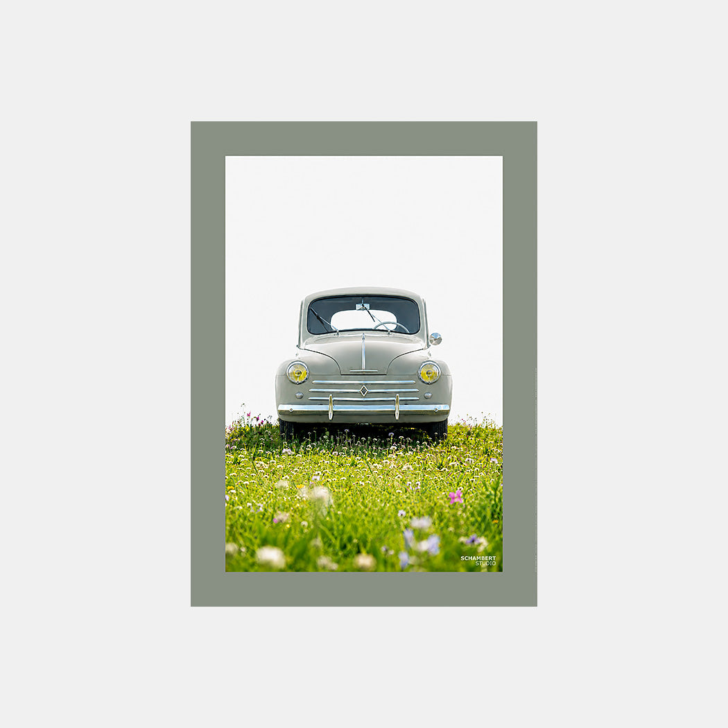 4 CV – Printemps | Affiche auto vintage en prairie fleurie - Design avec marge couleur.