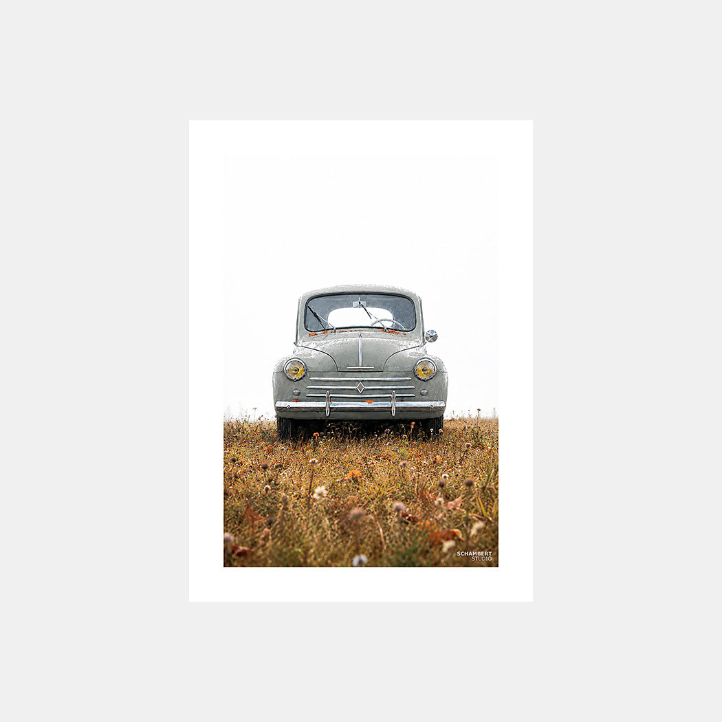 4 CV – Automne | Affiche auto vintage sous la pluie - Design avec marge blanche.