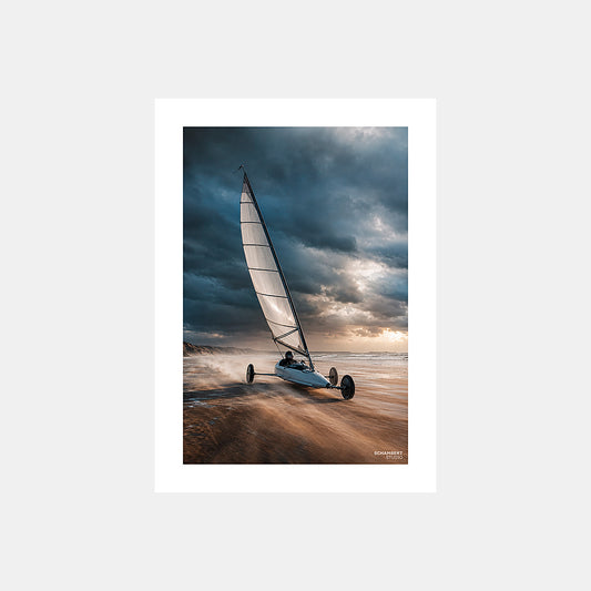 Douce tempête | Affiche chars à voile sur la Côte d'Opale - Design avec marge blanche.