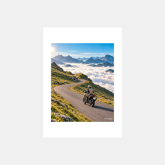 Pyrénées | Affiche moto Au-dessus des nuages Haute-Pyrénées - Design sans légende.